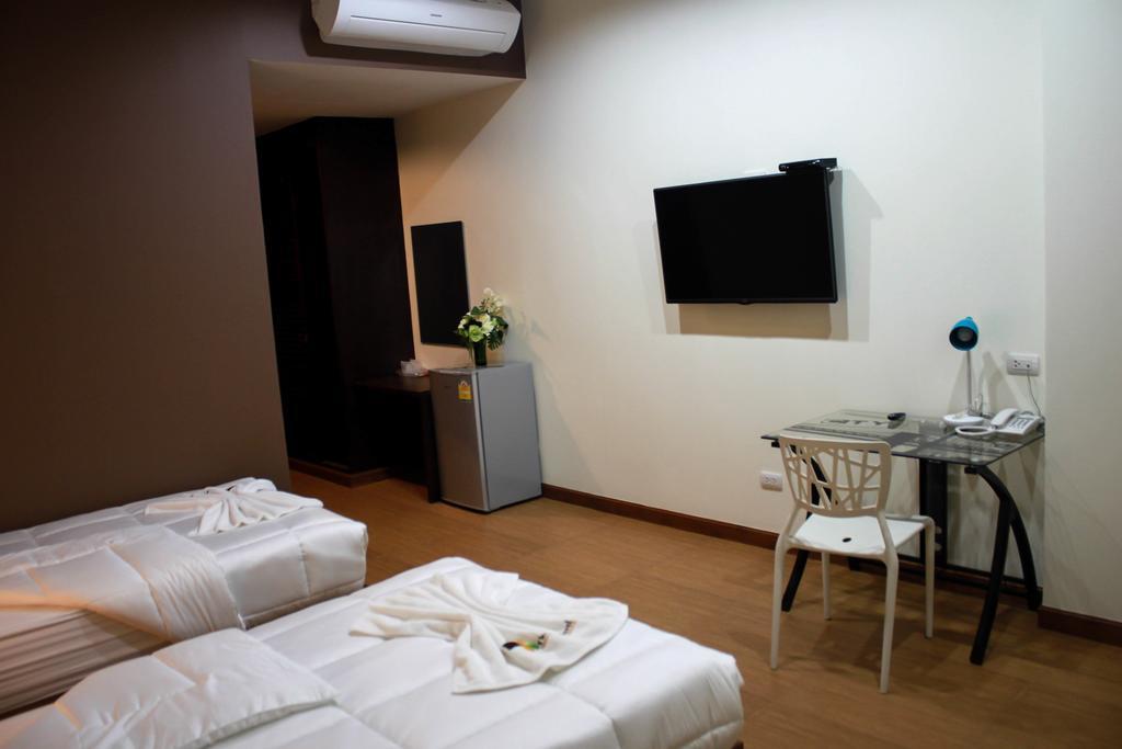The Win Hotel Bang Saphan Room photo