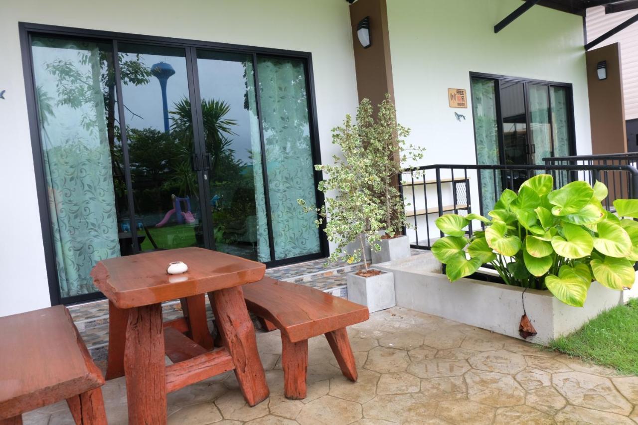 The Win Hotel Bang Saphan Exterior photo